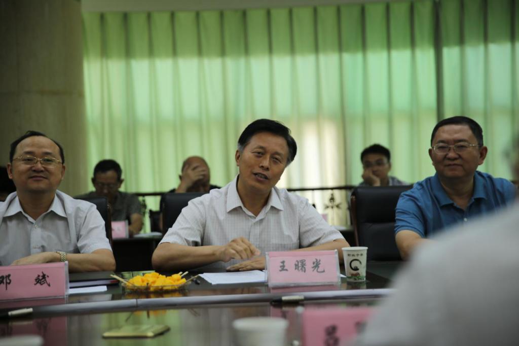 mg4355线路检测中心党委副书记、校长王曙光致辞
