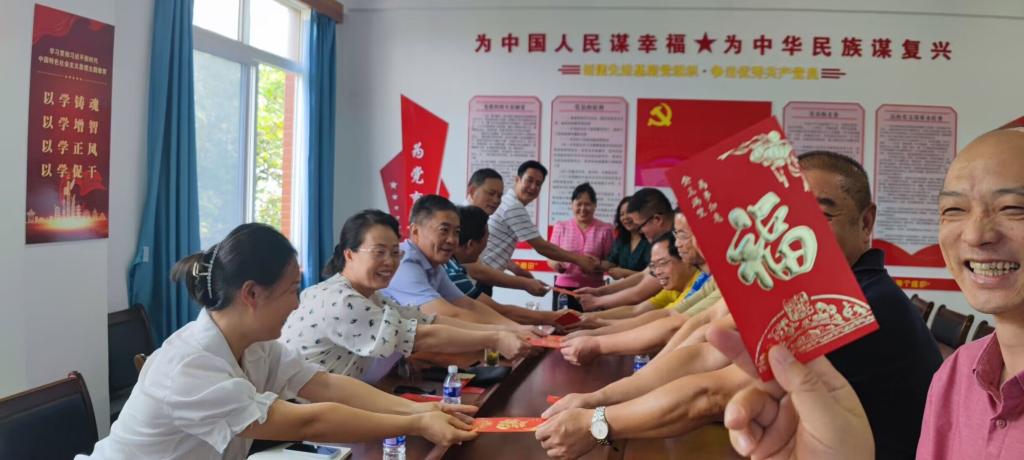 副校长王兵走访慰问教师代表