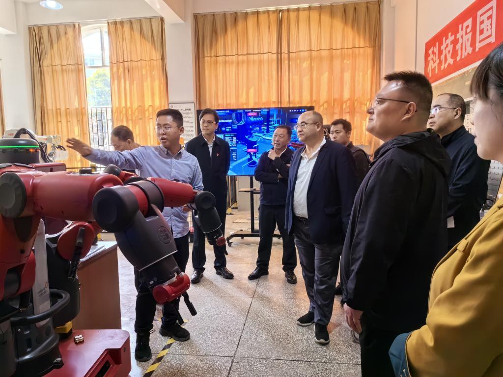 彭徐走访云南省先进智能控制及应用国际联合实验室